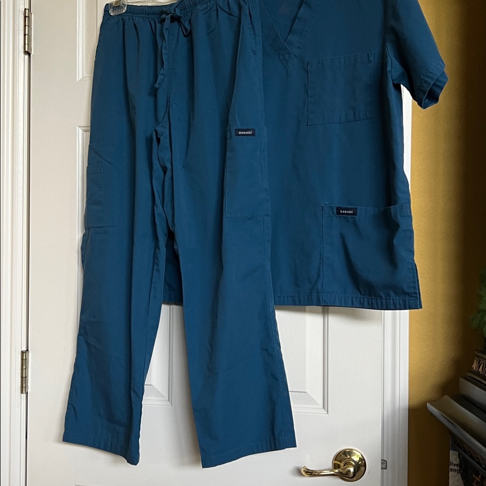 Dagacci scrub sets - Picture 6 of 9